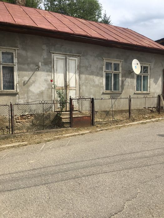 Vând casa în Gura Humorului, județul Suceava.