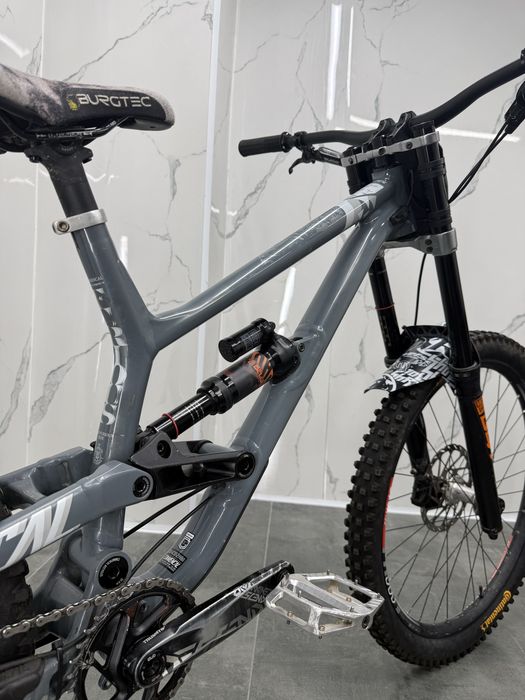 Колело за спускане Commencal FRS Furious DH 2023 M 27.5