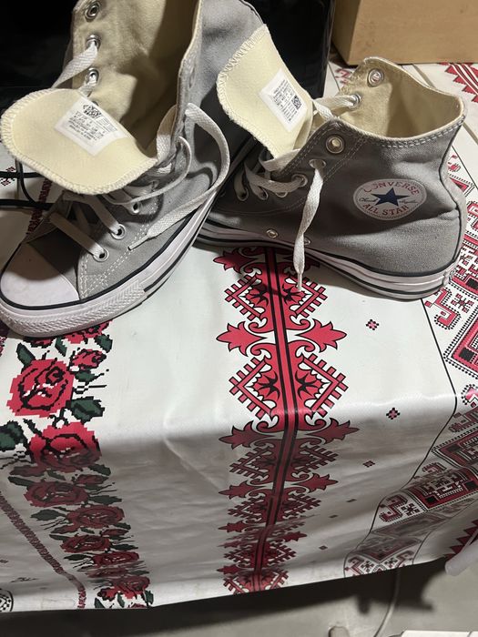 Vand 3 perechi Converse