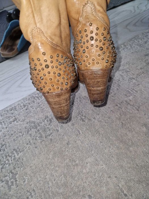 Botinede piele cu tinte 36 made in Italy