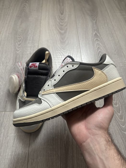 Jordan 1 Travis Scott