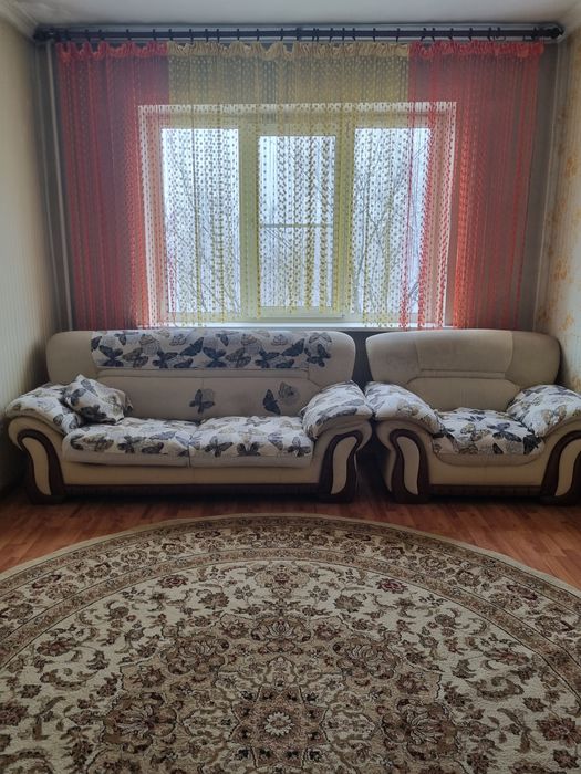 Продам горку с телевизором,палас