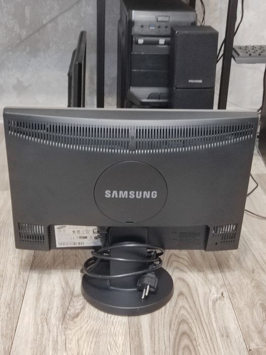 Монитор SAMSUNG.