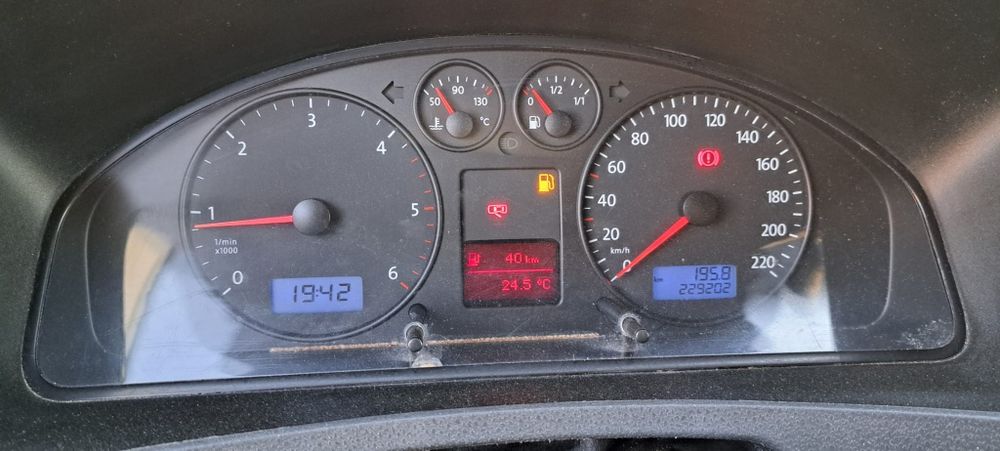 Vând Volkswagen Transporter T5 1.9 TDI DIN 2009