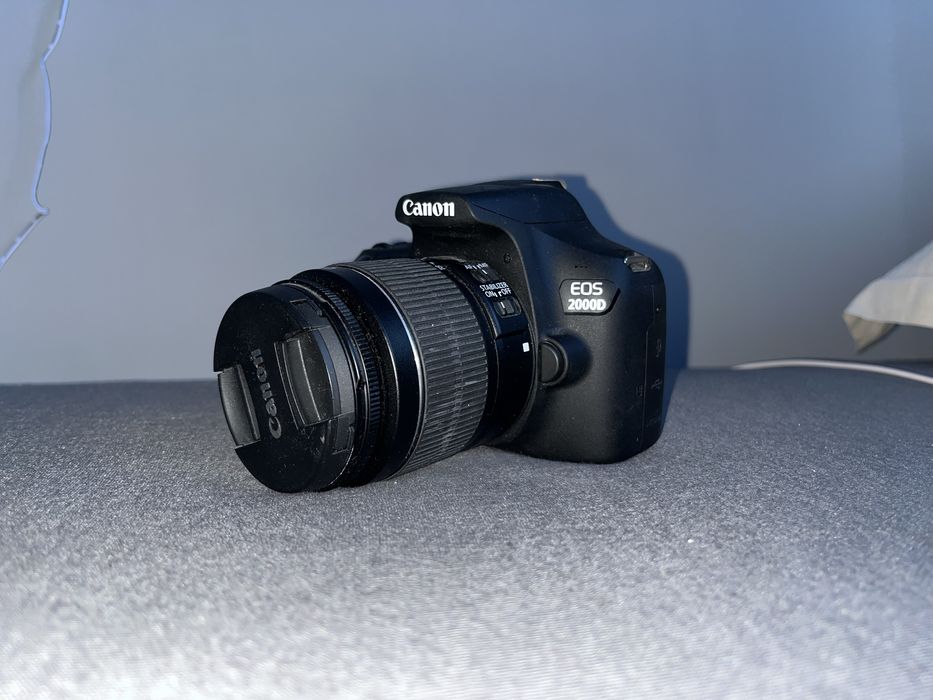 Aparat foto DSLR Canon EOS 2000D, EF-s 18-55mm Obiectiv si EF 50mm
