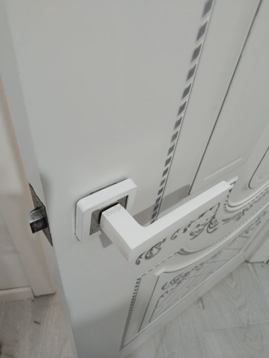 Двер белая новая