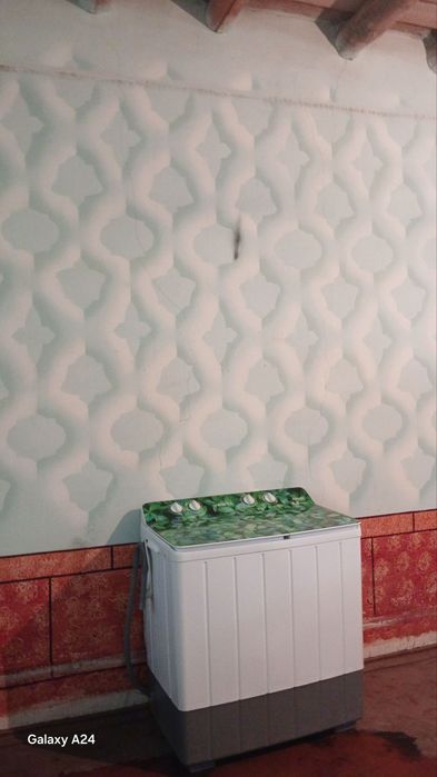 Angor tumani Qorasuvda hovlili uy sotiladi