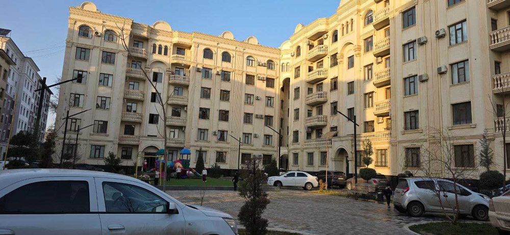 Шахар марказида жойлашган 2 хонали уй сотилади