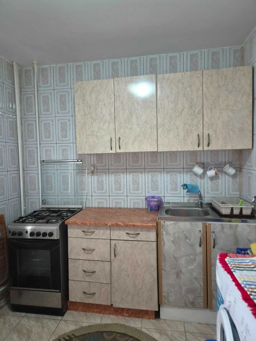 Ofer spre inchiriere apartament 3 camere la Parc Viva pe termen lung