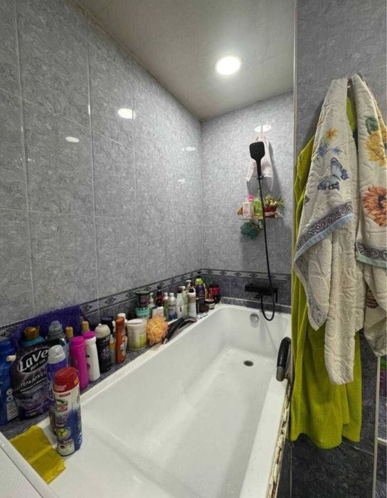 Срочно продаётся Чилонзор4 2/4/4 мебель+техника ремонт срений !!!