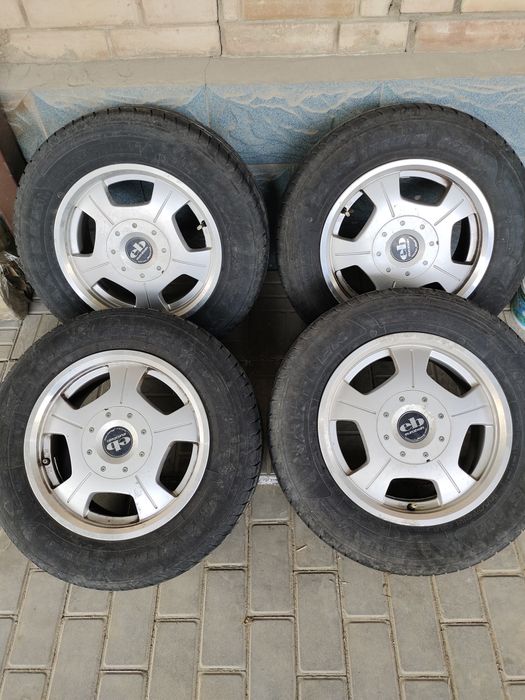 Продам диски с летней резиной