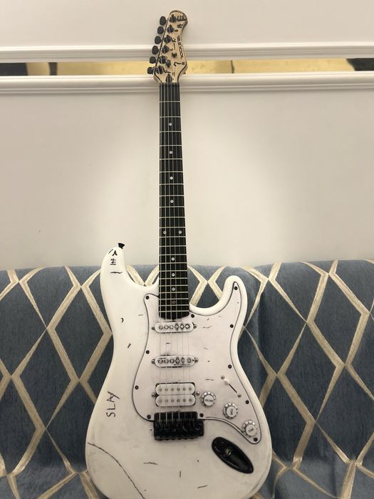 Продаётся электрогитара