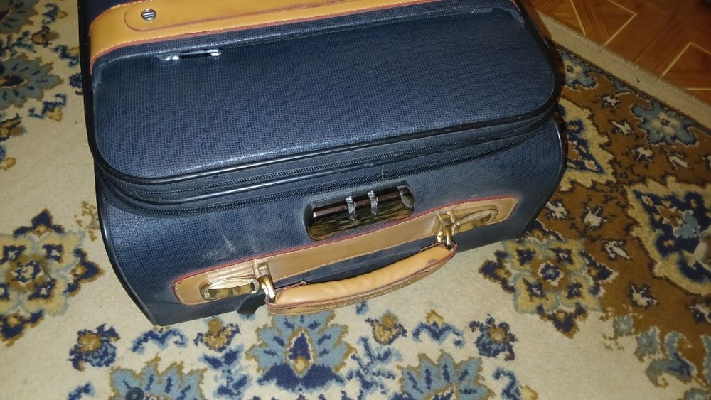 Чемодан на колесах