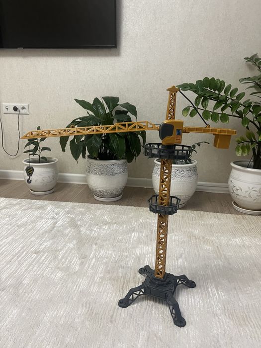Игрушка кран большой