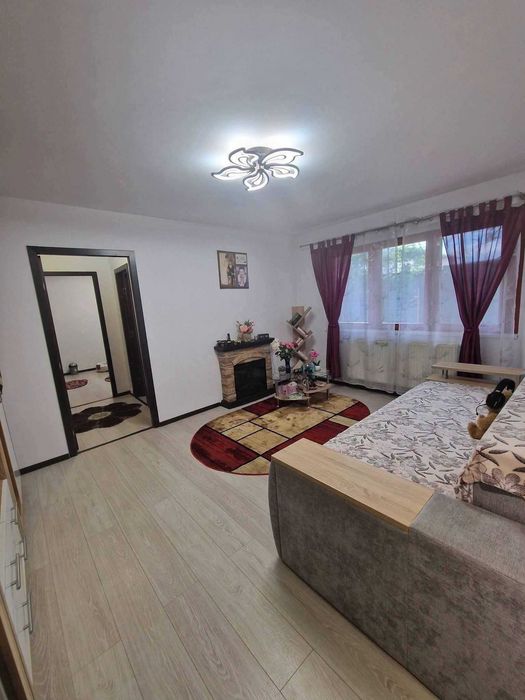 Vand apartament 2 camere+ Garaj