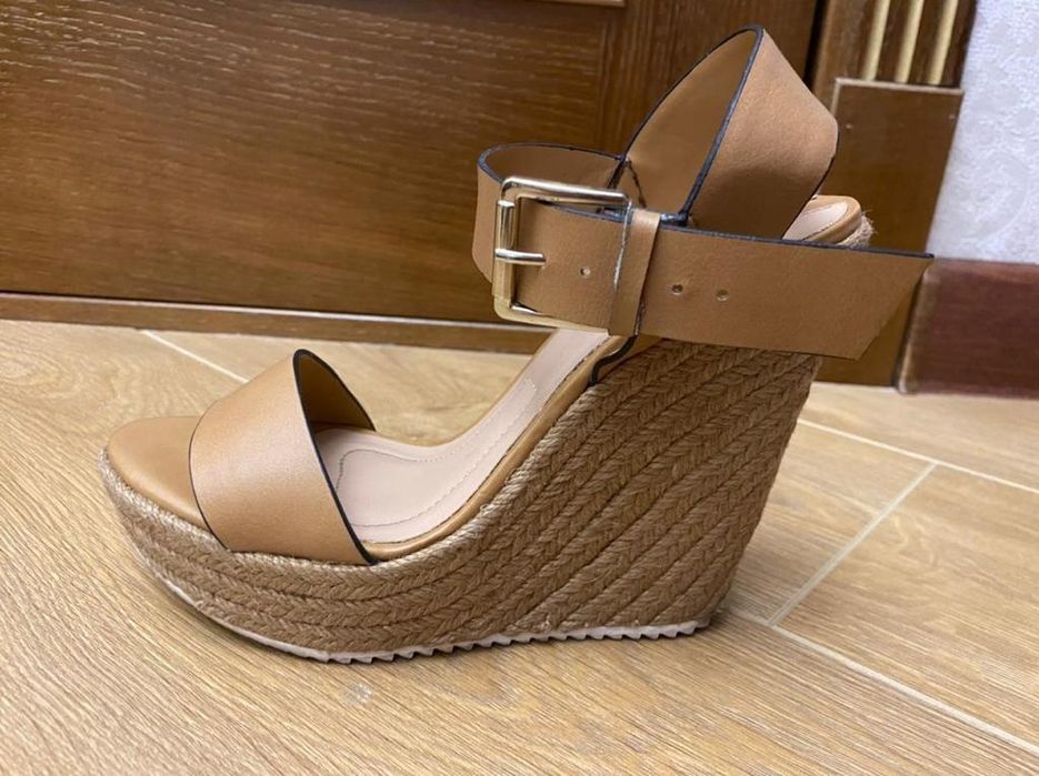 Обувь женская: туфли