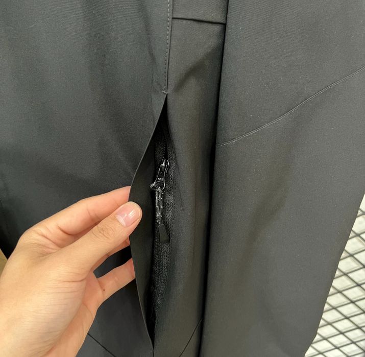 Windbreaker the north face