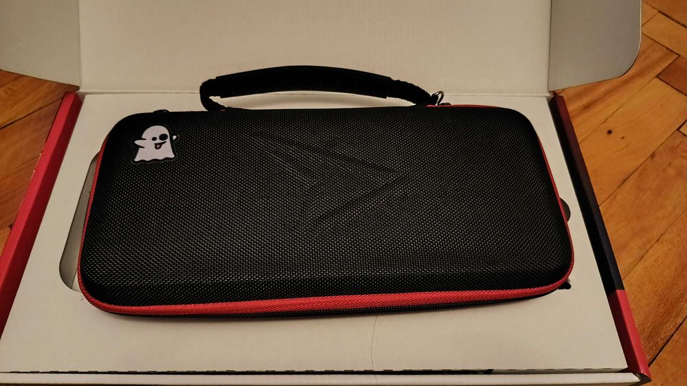 Nintendo Switch (Mariko) в перфектно състояние + калъф + 128 GB SD