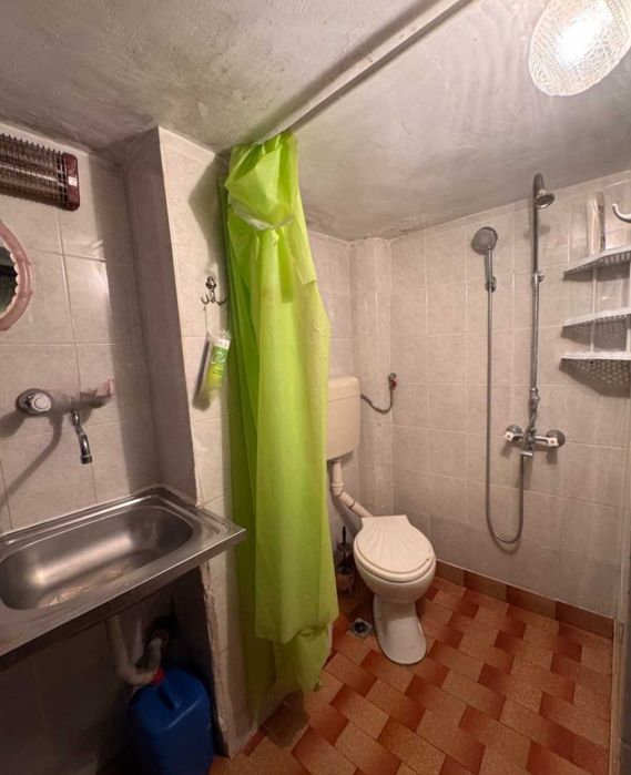 Къща в град Дебелец