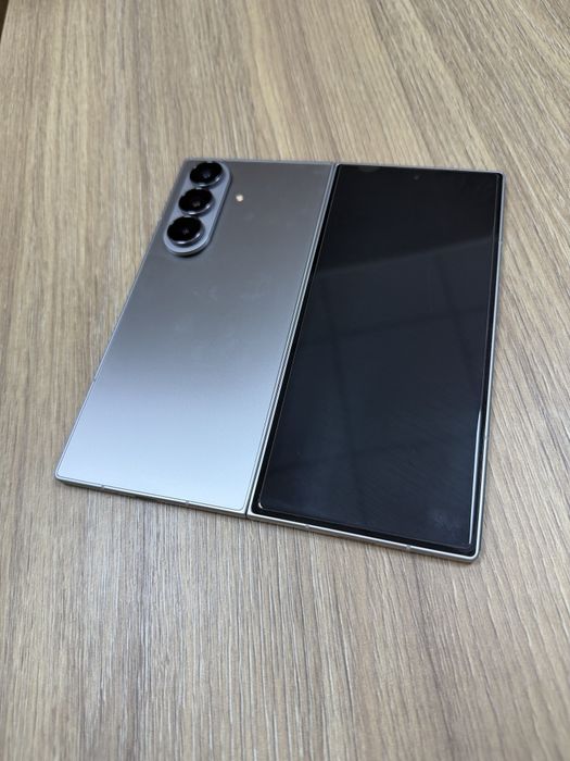 Срочно продам Samsung Galaxy Fold 7