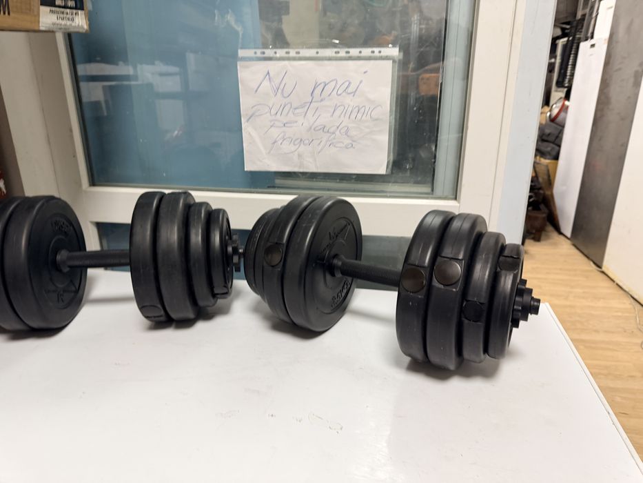 Gantere reglabile noi set 30 kg. 15 kg+15 kg=30 kg. Pret 250 lei