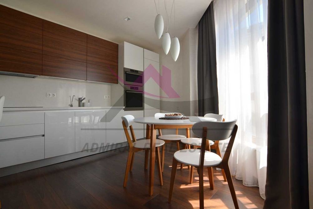 Дава се под наем Двустаен апартамент в Варна, Център - 85 кв.м за 1500 € - Снимка #3