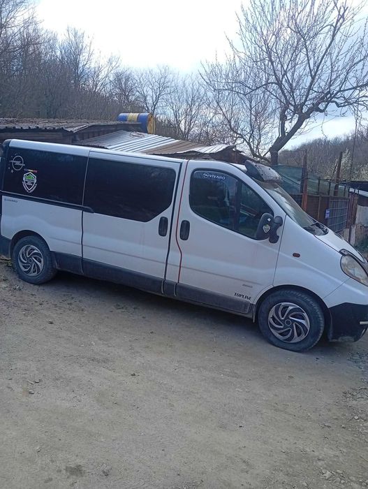 Microbuz 8+1 Opel Vivaro