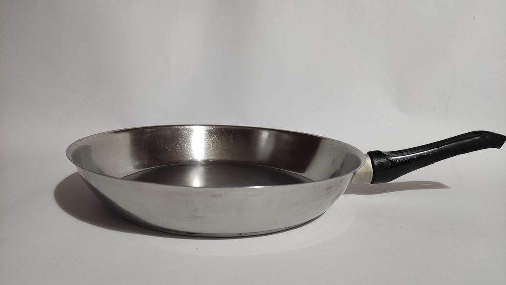 WMF масивен немски тиган от неръждаема стомана
