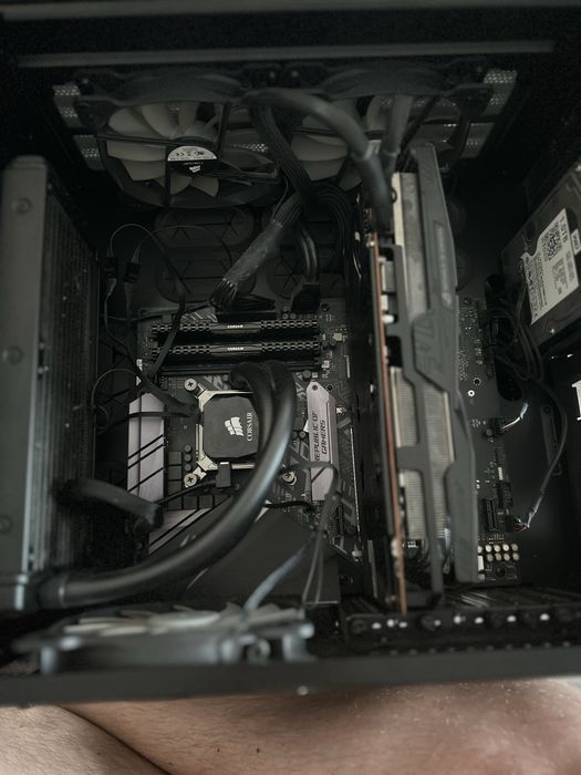 PC Gaming ASUS ROG Strix – i7-8700K / RX 5700 XT 8GB / 16GB RAM