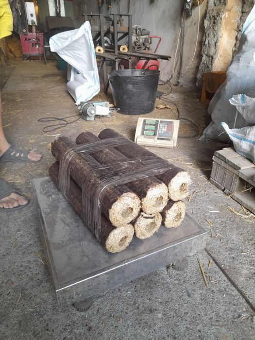 Brichete foc (paie,rapita) oferim transport