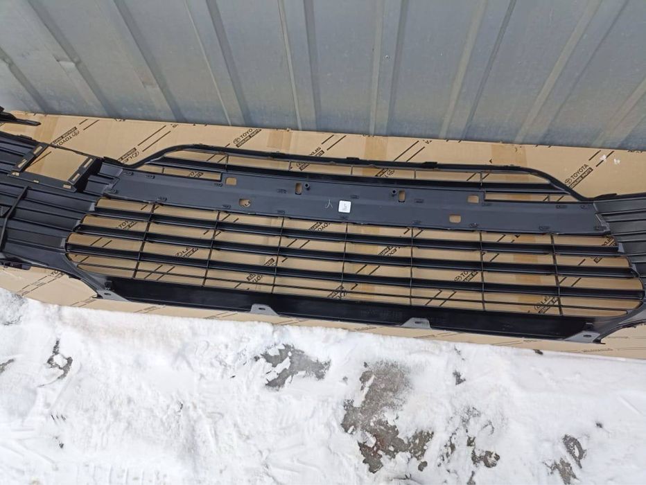 Камри 75 европеец   Решетка в бампер нижняя