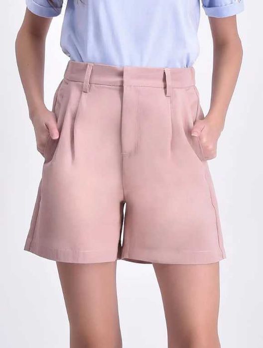 Элегантные шорты-бермуды в пудровом цвете