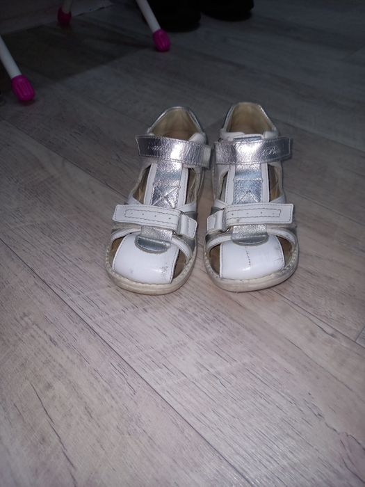 Сандалии кожаные