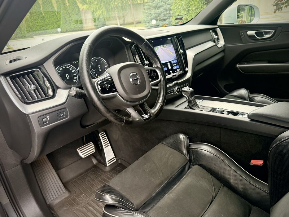 Volvo XC60 D5 AWD R-Design Full Option! Garantie 1 An! Finantare / Rate fixe!