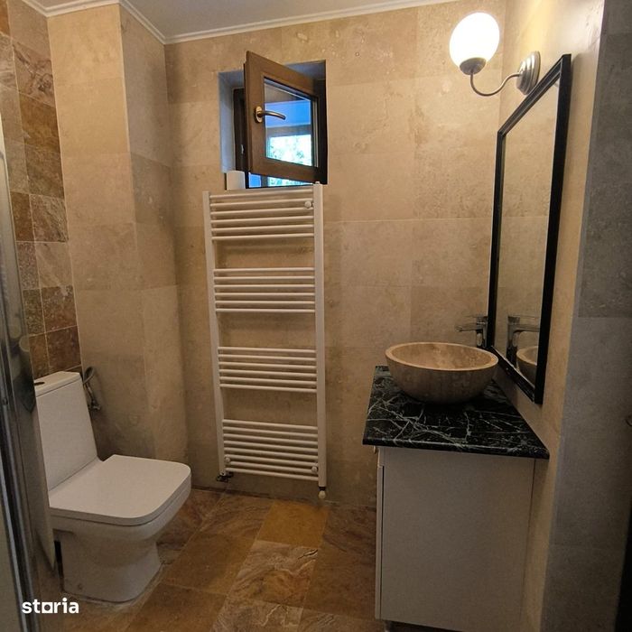 Vila spațioasă, 5 camere, teren 1070 mp, relizata in regie proprie.