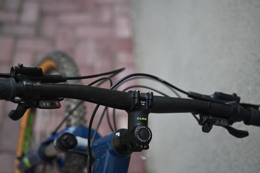 Bicicleta Cube Aim Race 27.5" - ca nouă, ideală statură mică