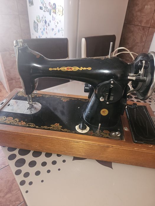 Masina de cusut ,electrica ,folosita