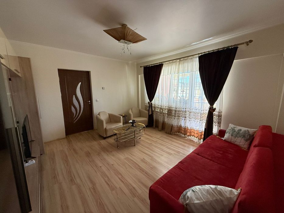 Vand apartament 3 camere zona Careiului
