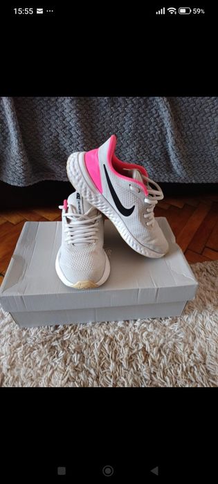 Adidași Nike damă