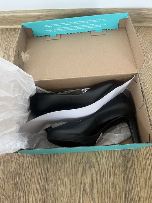 Нови дамски обувки Clarks 35н