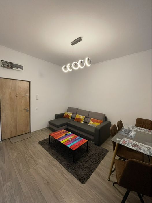 Proprietar, vând apartament cu 2 camere + loc parcare