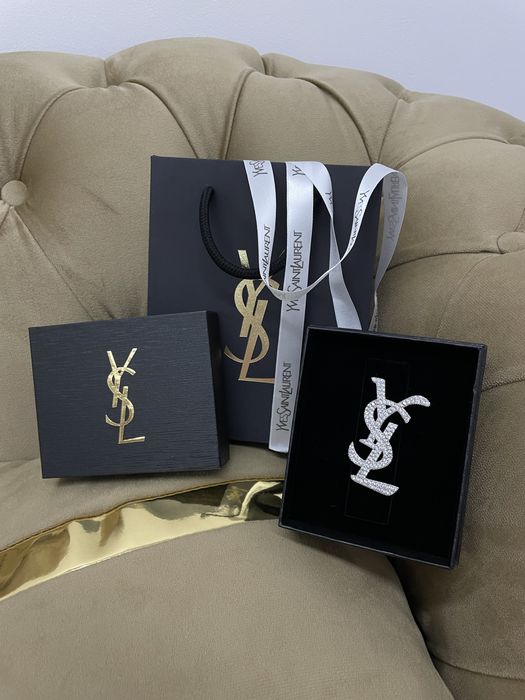 Brosa YSL cu strasuri