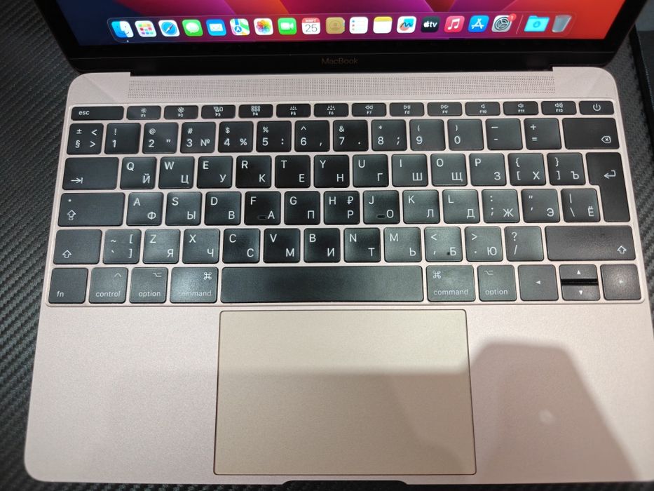 MacBook 12 inch 2017 розовый цвет