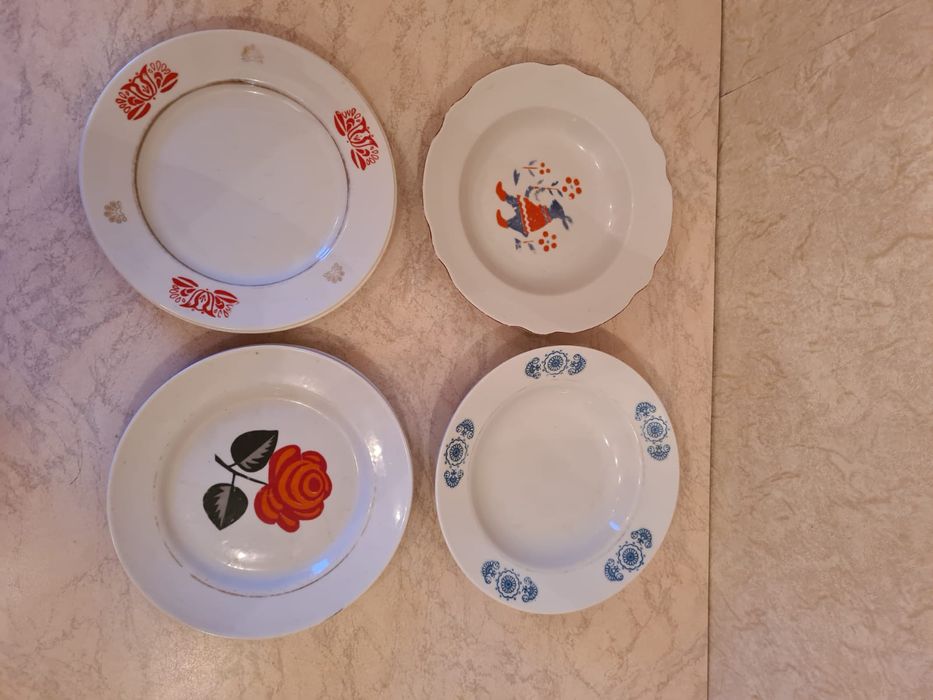 Вилки,поварёжка, тарелки б/у