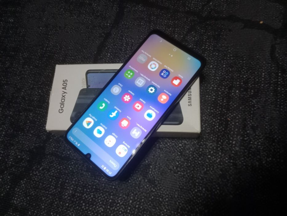 Продам смартфон Samsung A05