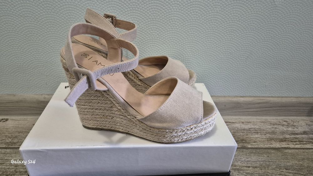 Обувки на висок ток