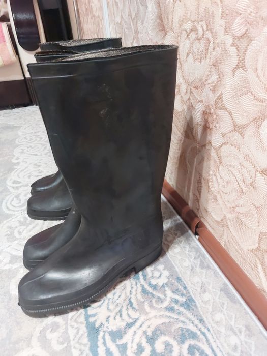 Продам новые  резиновые сапоги