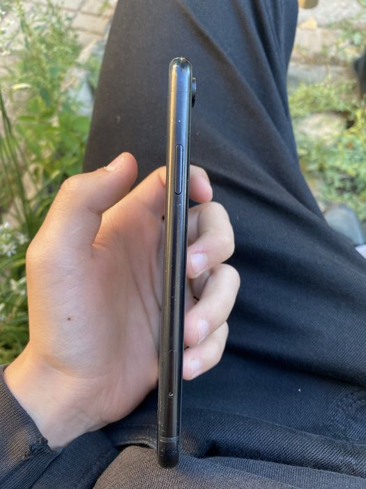Айфон Xr , на 64 гигов