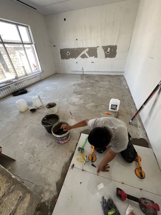 Опытный кафельщик