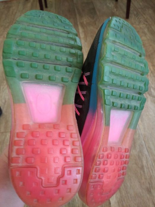 Продаются кроссовки